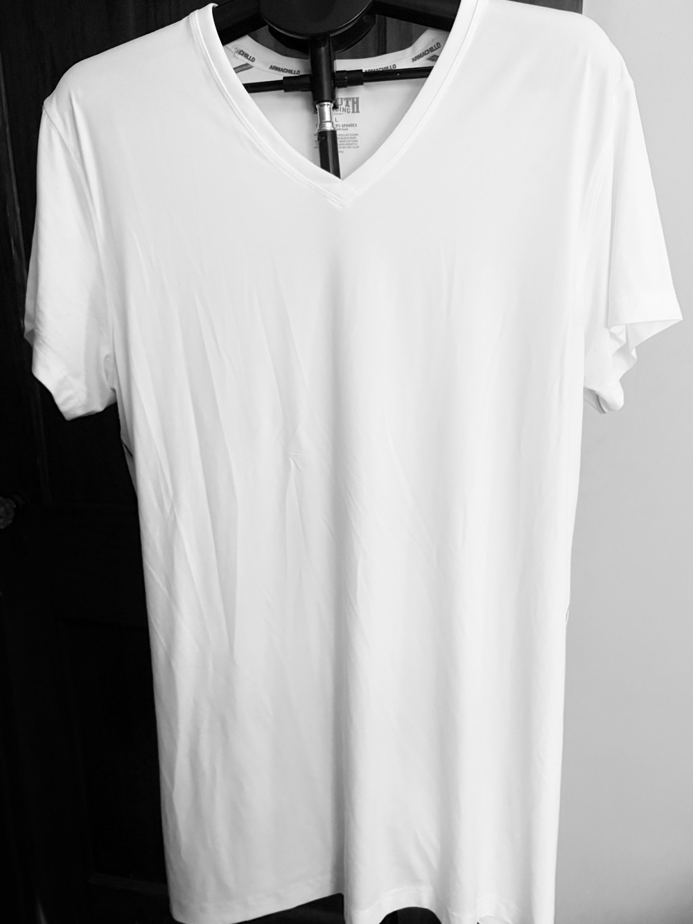 Duluth Trading Armachillo Cooling V-Neck Tee — White, Size L